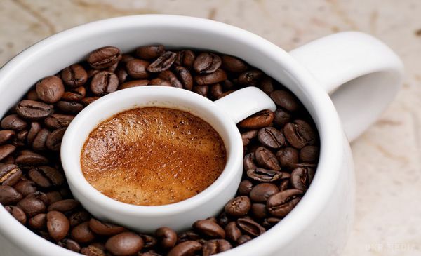Як правильно вибрати каву і розкрити обман в магазині: поради експерта (відео). Сорт кави можна визначити за величиною і виглядом зерен, а смак ароматного напою прямо залежить від ступеня обжарювання.