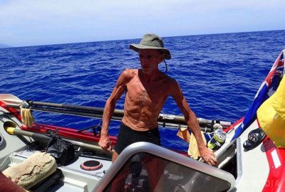 53-річний британець Джон Біден наодинці перетнув Тихий океан по діагоналі. Весляр британець  (John Beeden) став першим веслярем в історії, який наодинці перетнув Тихий океан від Сан-Франциско до Кернса в Австралії