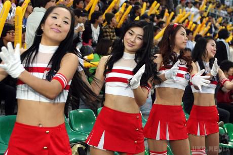 Перед Південною Кореєю Японія вибачилась  за "жінок для втіхи". Японія і Південна Корея нарешті досягнули згоди у вирішенні проблем сексуального рабства в часи Другої світової війни