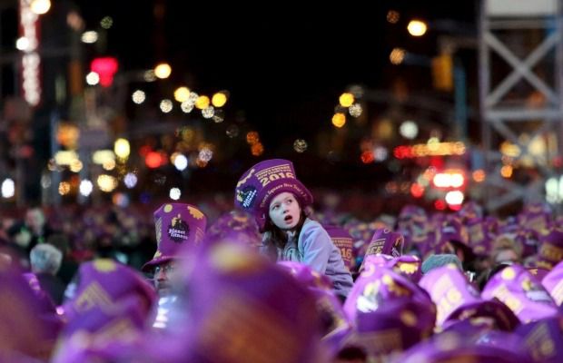 Як по всьому світу зустрічали Новий рік (фоторепортаж). Варто зазначити, що у багатьох містах світу Новий рік зустрічають барвистими шоу, а також феєрверками.