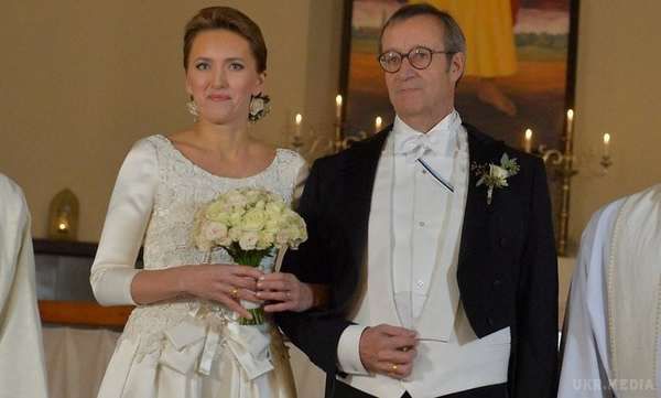 Гірко! Президент Естонії одружився на латвійській чиновниці. В Естонії відбулося весілля президента Тоомаса Хендріка Ільвеса і латвійської чиновниці Іеви Купців.