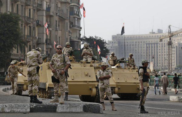 Масштабну спецоперацію проти ІДІЛ влаштувала Єгипетська армія . Армія Єгипту проводить спецоперацію на півночі Синайського півострова, під час якої вже знищені сотні бойовиків угруповання "Ісламська держава"