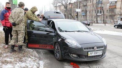 У центрі Запоріжжя затримали сепаратиста з прапором "Новоросії" і анашой (відео). Затриманий намагався переконати поліцію, що наркотики та прапор у його машину підкинули активісти.