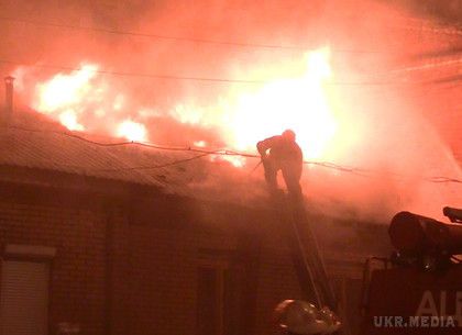 Масштабна пожежа у Харкові: горіли гаражні бокси. Вночі у Харкові на вулиці Великій Гончарівській, 5 в гаражних боксах сталася пожежа.