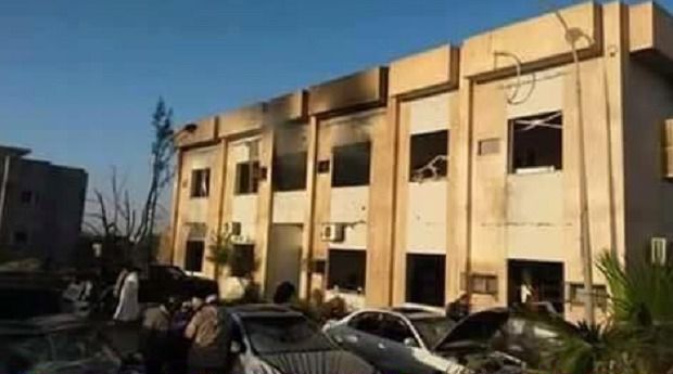У Лівії смертник атакував тренувальний табір поліції: не менше 65 загиблих і 120 поранених (фото). Терорист-смертник підірвав вантажівку, начинену вибухівкою.