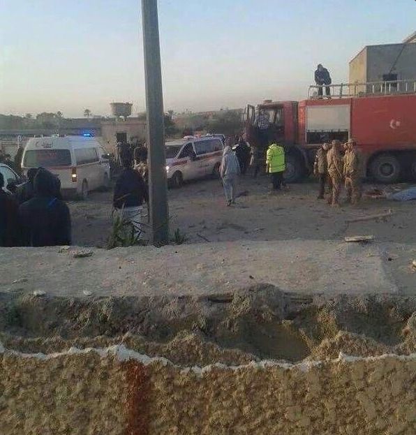 У Лівії смертник атакував тренувальний табір поліції: не менше 65 загиблих і 120 поранених (фото). Терорист-смертник підірвав вантажівку, начинену вибухівкою.