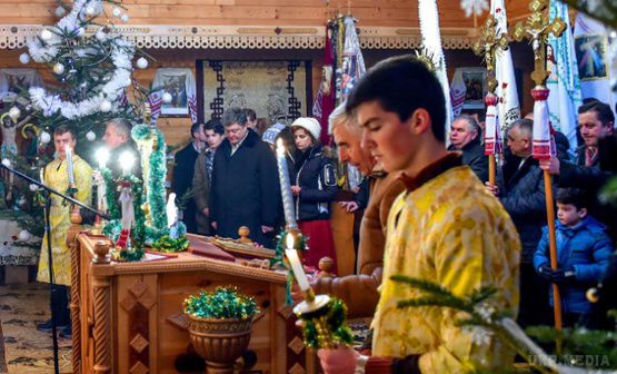 Як українські політики святкують Різдво (ФОТО).  Багато українських політиків звернулися до співгромадян з привітаннями з Різдвом Христовим. 