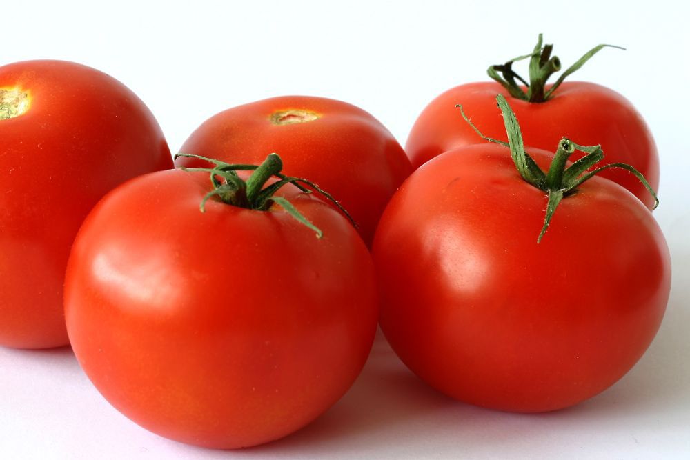  Чоловікам порадили вживати більше томатів. Помідори та інші продукти, багаті лікопіном, можуть знизити ризик інсульту у чоловіків, вважають автори нового дослідження