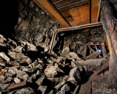 На Волині шахта обвалилася, є загиблі. В результаті обвалу сьогодні рано вранці шахти у Нововолинську (Волинська область) загинули два шахтарі — робітники очисного вибою.