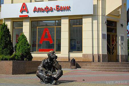 Unicredit продав "Укрсоцбанк" власнику "Альфа-Банку". Альфа-Груп ABH Holdings S. A. викупила Укрсоцбанк за 9,9% своїх акцій.