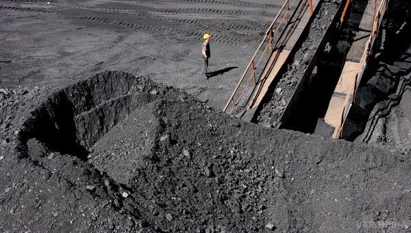 Імпорт вугілля обійшовся Україні в $ 1,6 млрд, тобто майже половину довелося купити у Росії. Україна в минулому році імпортувала 14,6 млн тонн вугілля.