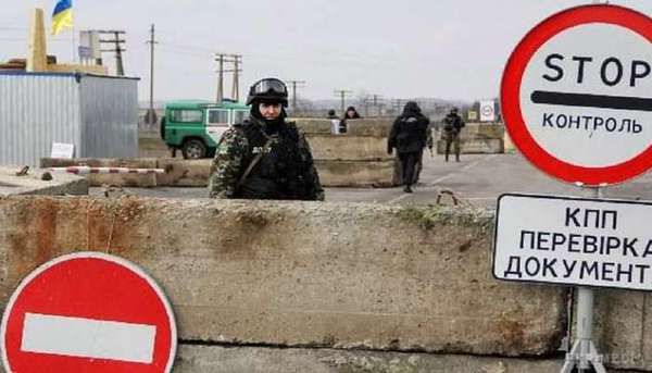Активісти блокади залишають блокпости на адмінкордоні з Кримом. Вийшла постанова Кабміну, за якою вже неможливо перевезти вантажі на окуповану територію.