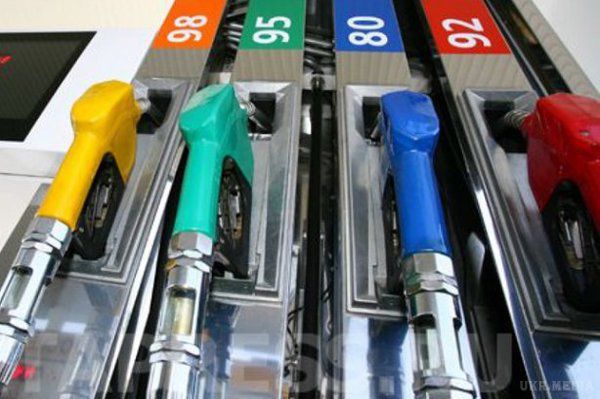 Ціни на бензин та дизпаливо знизили деякі мережі АЗС. З 16 січня низка мереж АЗС знизила ціни на бензин та дизельне пальне