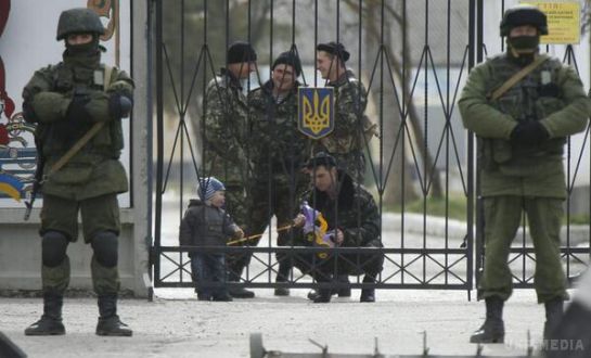 Військових ЗСУ з Криму звинувачують у держзраді. Службовці ЗСУ під час анексії Криму допомагали окупаційним військам, а потім надійшли туди на службу