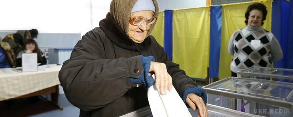 В українських селах почали обирати старост. У неділю, 17 січня, в Україні стартують вибори сільських старост, посади яких запровадили в рамках децентралізації