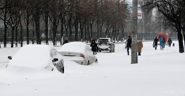 Скільки ще буде йти сніг у Харкові. Синоптики прогнозують, що 17-20 січня температура повітря знову знизиться, стовпчик термометра опуститься до 8-10 град. морозу.