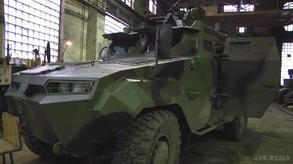 В Україні взяли на озброєння бронеавтомобіль "Тритон". Головною родзинкою "Тритона" є наявність комплексу наземної розвідки "Джеб"