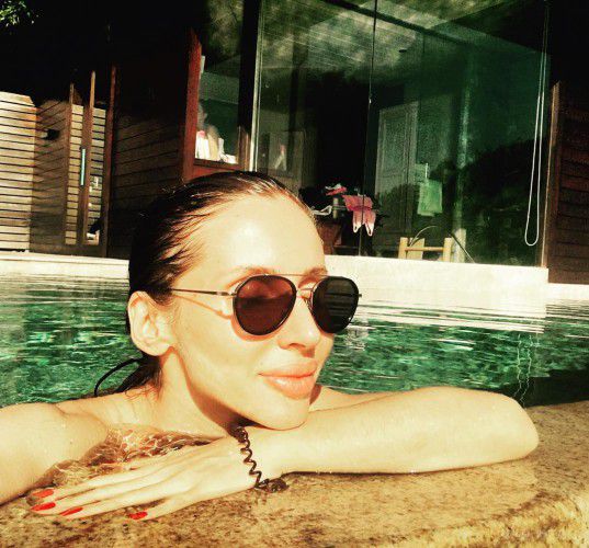 LOBODA відпочиває на Сейшелах (фото). Українська співачка LOBODA відправилася разом з донькою відпочивати на Сейшели.