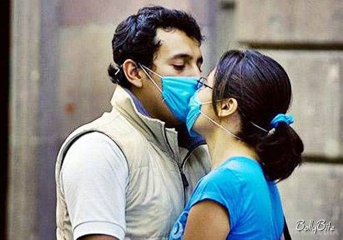  Медики здоровим людям  радять не носити маски: від грипу вони не захистять. Міністерство охорони здоров*я України не рекомендує людям носити маски