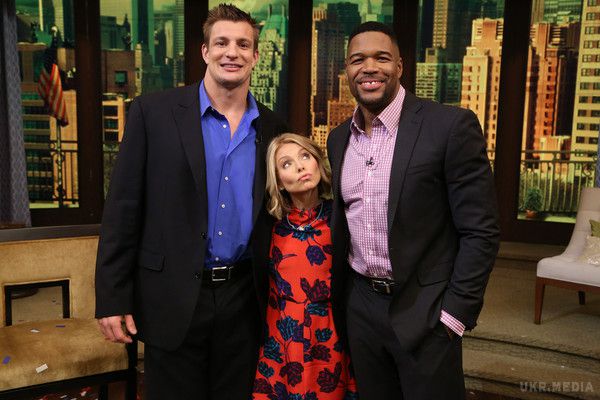 Фахівці розповіли, які чоловіки здатні змінити обраниці. Наукові співробітники Університету Чепмена з США в рамках проведеного дослідження довели, що жінки віддають перевагу високих чоловіків.