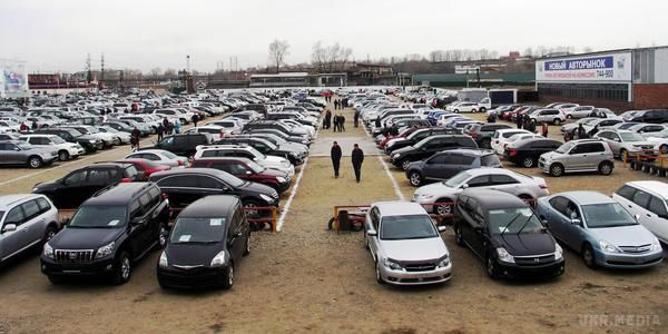 Авторинок України опустився на 25 місце в Європі. За підсумками 2015 року в Україні вдалося продати 46443 нових автомобілів, що на 49,7% менше, ніж роком раніше