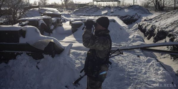 АТО. Донбас. Ситуація  різко загострилася. Вночі бойовики в АТО обстрілювали наші позиції, застосовуючи також зброю, заборонену Мінськими домовленостями.