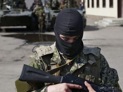 Донбаських бойовиків постиг жорстокий удар. "Зрада!" - Кричали б вони, якби знали українську. Але багато хто його не знають. Так що кричать більше матом. І по російськи. А все чому? А тому що різношерстим бойовикам Донбасу зробили масове обрізання.