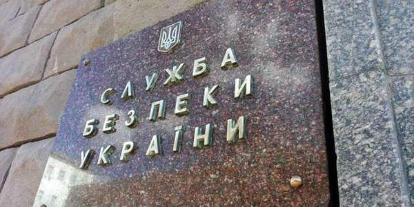 Арсенал зброї вилучено на Прикарпатті, - СБУ. Житель Івано-Франківської області ховав вдома рушниці, пістолети, гранати і вибухівку.
