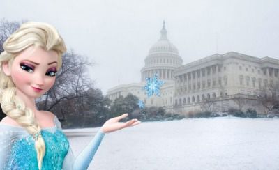 Едвард Сноуден запропонував Білому Дому зліпити собі «снігового Сноудена» (фото). Колишній співробітник АНБ США Едвард Сноуден прокоментував новину про сильні снігопади в США на своїй офіційній сторінці в Twitter. Він запропонував працівникам Білого дому зліпити «снігового Сноудена».
