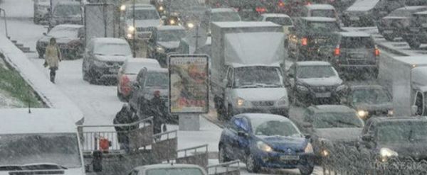 Київська влада заборонила в'їзд вантажівок. У Києві знову очікують сніг