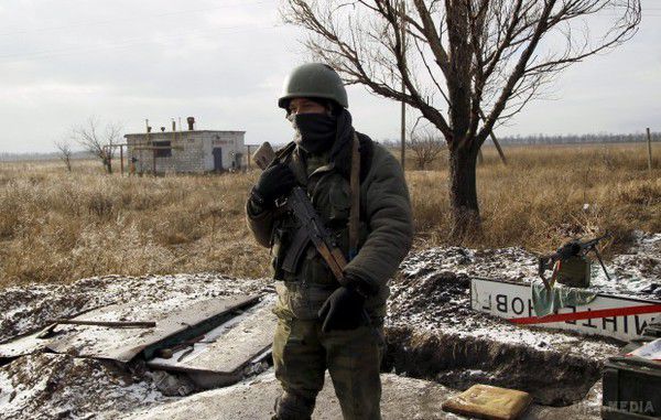 Укріплення українських військових поблизу 6 населених пунктів бойовики "поливали" вогнем. Проросійські найманці не припиняють обстріл позицій українських військових у зоні проведення АТО.