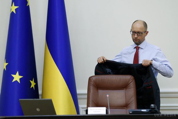 Що чекає Україну після відставки Яценюка?. Країну чекають або нова коаліція, або вибори.