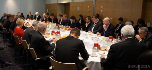 У Мінську - засідання чотирьох робочих груп щодо ситуації на Донбасі. У Мінську почалися засідання всіх робочих груп з Донбасу