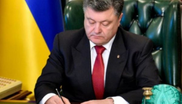 Президент Петро  Порошенко підписав таємний указ по ГПУ, - ЗМІ. Назар Холодницький і Анатолій Матіос підтвердили отримання нових звань.