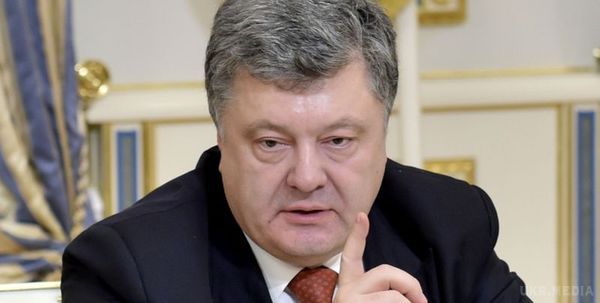  Абромавічус повинен залишитися на посаді глави МЕРТ - Порошенко. Петро Порошенко зазначає, що Айварас Абрамавичус повинен залишитися на посаді міністра економічного розвитку і торгівлі.