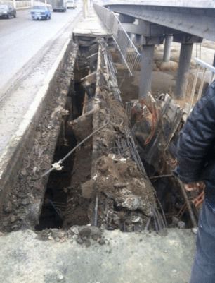 У Луганську обвалився міст, по якому переганяли російські танки. Відбулося раптове обвалення пішохідного прольоту, однак пошкодження поки не перешкоджають руху транспорту
