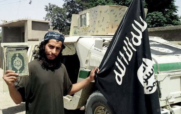  Організатор терактів в Парижі в'їхав в ЄС разом з 90 іншими бойовиками - WSJ. Організатор терактів в Парижі Абдельхамід Абауд в'їхав в Європу разом з іншими 90 бойовиками ІД.