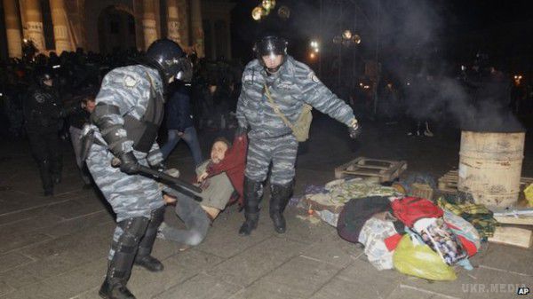 Знайдено зброю, з якої на Майдані розстрілювали активістів. Співробітники Служби безпеки України виявили 23 автомати, з яких стріляли по учасниках Революції гідності на Майдані Незалежності взимку 2013-2014 років