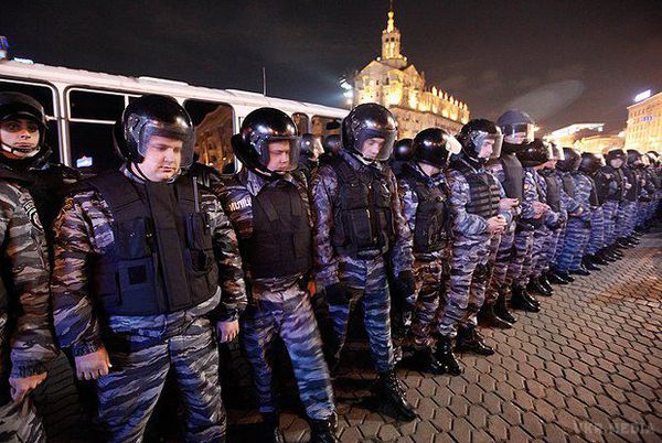 Беркутівці з Майдану побилися з активістами в кабінеті Мін'юсту. Активісти хотіли особисто запитати главу відомства про "тортури у в'язницях".
