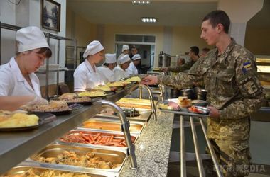 Чим пайок солдатів ЗСУ відрізняється від закордонних: західна кухня в українській армії. У Міністерстві оборони покращують якість харчування солдатів , намагаючись наблизити його до стандартів НАТО .