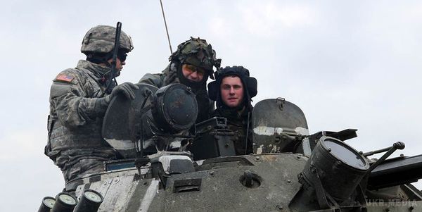 Інструктори НАТО навчають ЗСУ управління вогнем артилерії та авіації. Українські військові вже пройшли бойові злагодження та індивідуальну підготовку за стандартами НАТО.