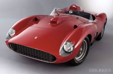 На аукціоні в Парижі продали один із найдорожчих автомобілів у історії. Машина пішла з молотка за більш ніж 35,5 млн доларів.