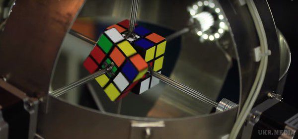 Новий світовий рекорд: кубик Рубіка зібрали за 0,8 секунди (відео). Робот Sub1 23 січня встановив новий світовий рекорд. Він зібрав знамениту головоломку за 20 ходів, на що у нього пішло 0,8 секунди. На дані момент це є абсолютним світовим рекордом.
