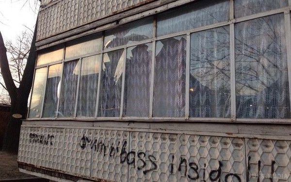 У центрі Запоріжжя у вікно житлового будинку вистрілили з гранатомета (фото). У центрі Запоріжжя - в районі будинку №65 по вул. 12-го квітня стався вибух.