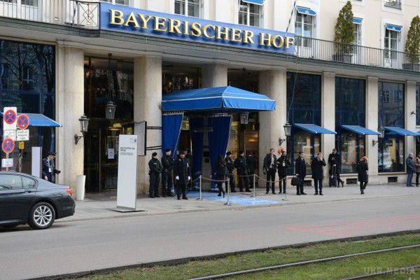 У Мюнхені починає роботу міжнародна Конференція з питань безпеки (фото). У Німеччині починає роботу одне з найважливіших заходів у сфері безпеки - 52-а Мюнхенська Конференція з Безпеки.