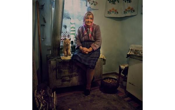 Канадський фотограф показала, як вимирають українські села. Жінка вирішила увічнити останніх очевидців того життя, про яке незабаром можна буде дізнатися лише з підручників історії.