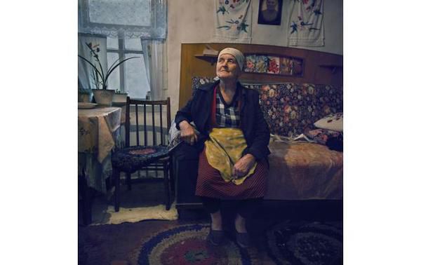 Канадський фотограф показала, як вимирають українські села. Жінка вирішила увічнити останніх очевидців того життя, про яке незабаром можна буде дізнатися лише з підручників історії.