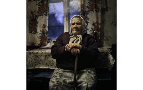 Канадський фотограф показала, як вимирають українські села. Жінка вирішила увічнити останніх очевидців того життя, про яке незабаром можна буде дізнатися лише з підручників історії.