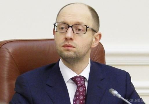 Яценюк відповів на запитання депутатів з "Блоку Петра Порошенко". Прем'єр намагається переконати їх не голосувати за відставку уряду.