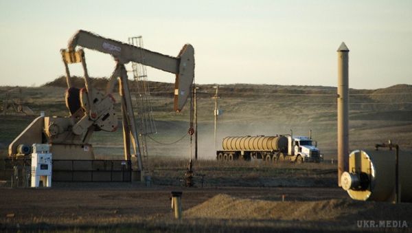 Нафта дорожчає на повідомленнях про переговори Росії і низки країн ОПЕК. Brent виросла до $34,7 за барель, WTI - до $30,75 за барель.